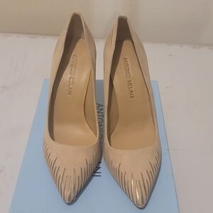 Antonio Suede shoes with a hint of gold